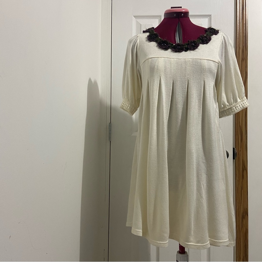 Cinema Club Women Cream Tunic/Mini Dress with Purple Floral Detail. Size M.
